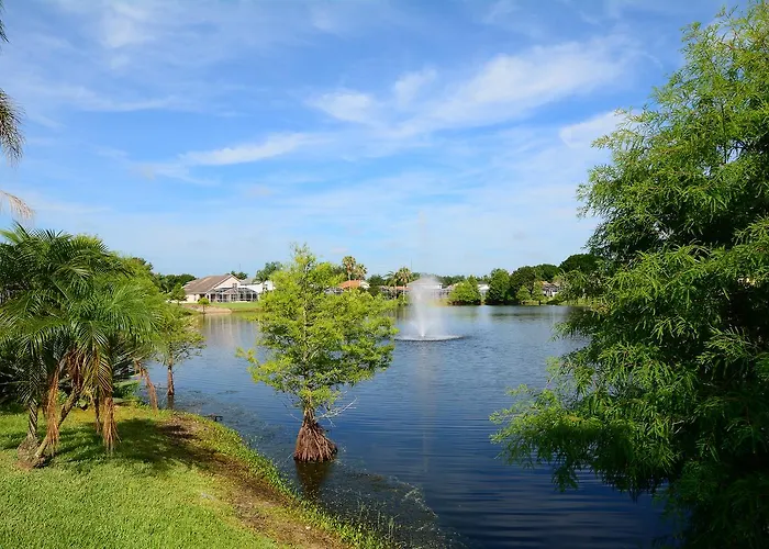 Mickey\'S Lake Villa